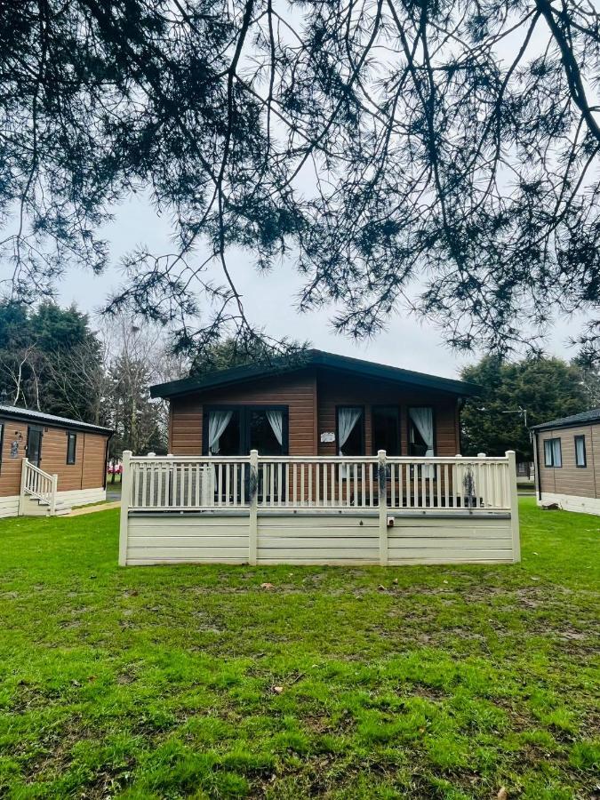 Lucky Lodge With Hot Tub York Exteriör bild
