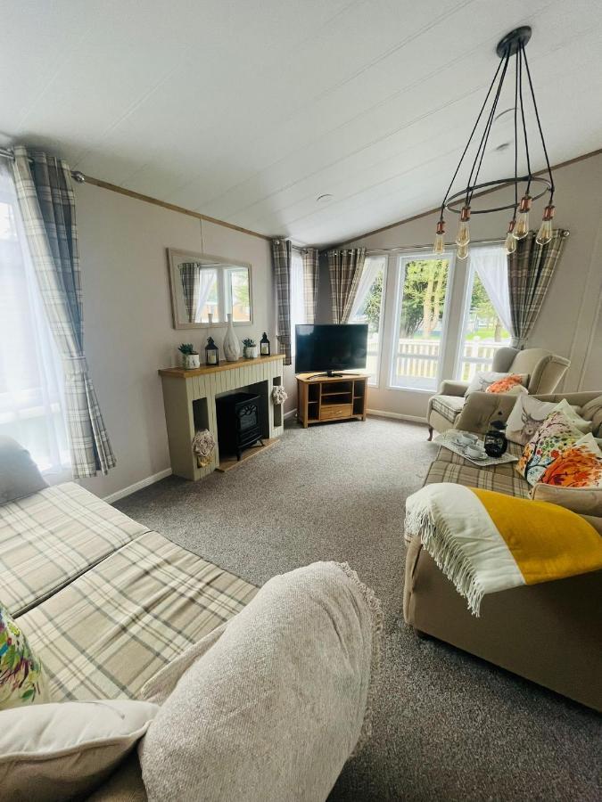 Lucky Lodge With Hot Tub York Exteriör bild