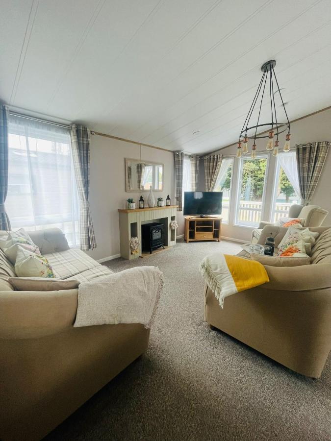 Lucky Lodge With Hot Tub York Exteriör bild