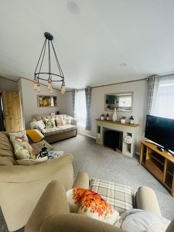 Lucky Lodge With Hot Tub York Exteriör bild