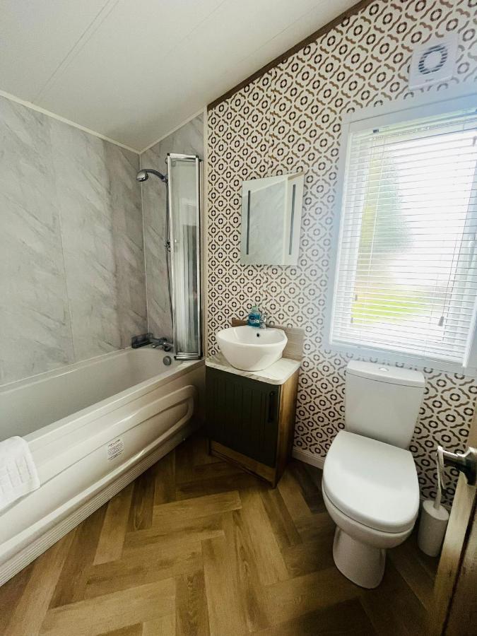 Lucky Lodge With Hot Tub York Exteriör bild