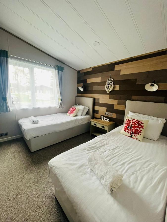 Lucky Lodge With Hot Tub York Exteriör bild